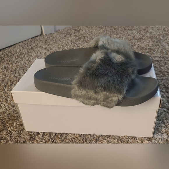 Steve Madden Womens Size 8 Charcoal Faux Fur Slides - New In Box - Picture 3 of 4